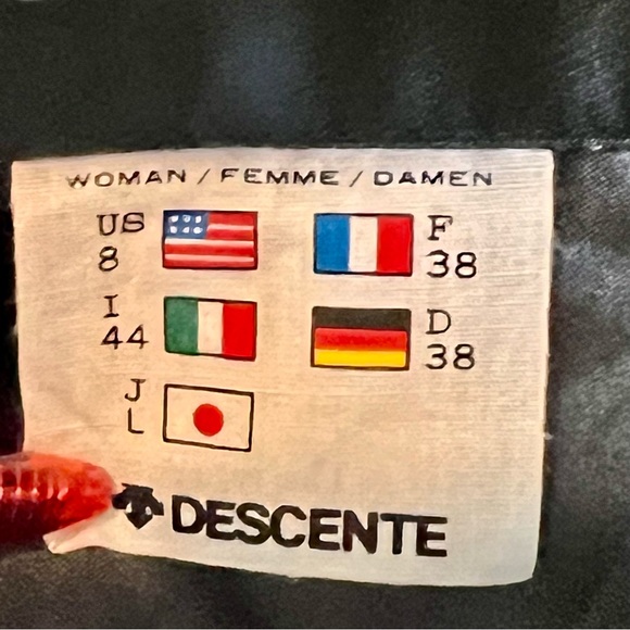 Vintage DESCENTE Black Shimmery Belted Winter Ski Jacket—SZ. 8 - Picture 14 of 17